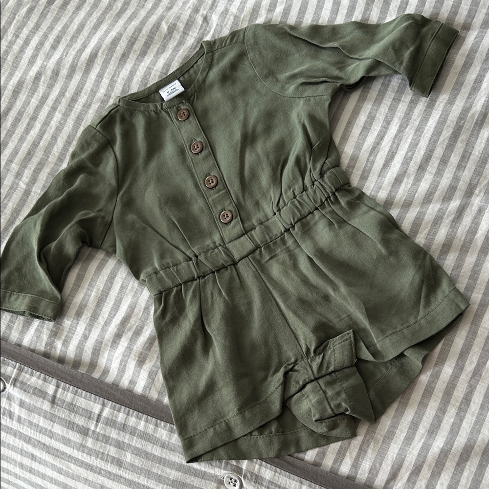 NWOTs Old Navy Romper 0/3m